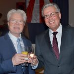 Trotz Glatteis begrüßten Bürgermeister Volker Owerien (re) und Bürgervorsteher Peter Nelle beim Neujahrsempfang rund 150 Gäste (Foto: René Kleinschmidt)