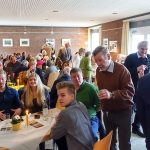 Lockere Stimmung, fröhliche Begrüßung beim Neujahrsbrunch im Haus des Gastes