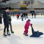 Alle kamen in die Halle: Eisläufer in jedem Alter waren beim Aktionstag im Timmendorfer ETC (Foto: S. Dittmann)