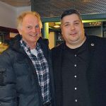 Dietmar Baumschäfer vom NTSV (links) und Dennis Sauerbrei vom Eishockeyclub betonten die besondere Bedeutung der Eishalle für die Timmendorfer Jugend (Foto: Susanne Dittmann)