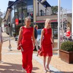 Ladies in Red: Trendige Kleider aus berühmter Designer-Werkstatt