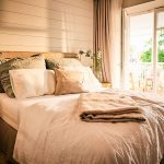 Hotelzimmer mit Coco-Mat-Bett aus Frankreich © barefoot Hotel Nikolaj Georgiew